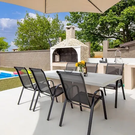 Vila Cosy Infinity With Pool And Bbq Loborika