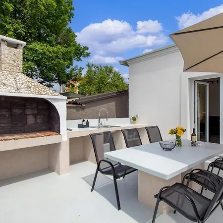 Cosy Infinity With Pool And Bbq Loborika