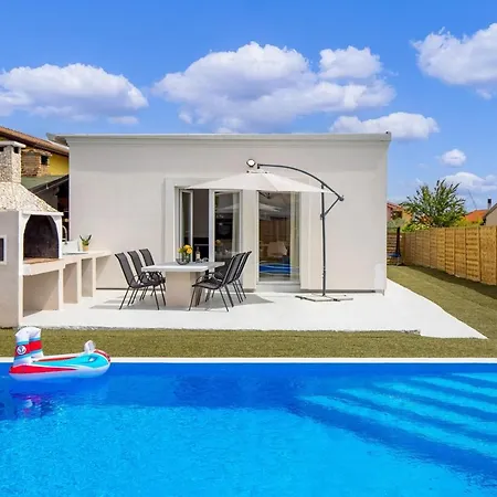 Cosy Infinity With Pool And Bbq * Loborika